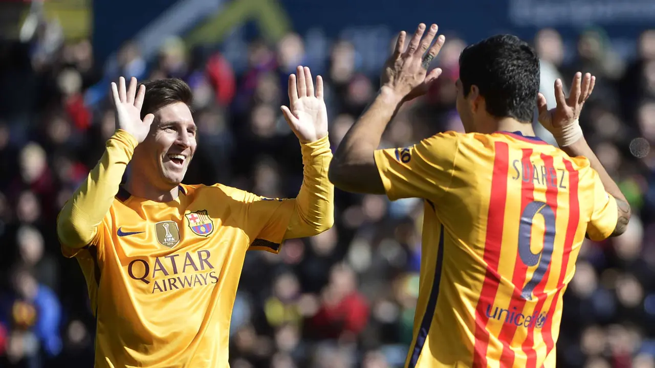 Luis Suarez Pimpin Barcelona Menang di Kandang Levante