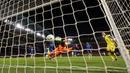 Gol Richarlison pada menit ke-73 sempat memberikan harapan untuk Tottenham Hotspur. Sayangnya, skor 2-1 untuk kemenangan Chelsea tak berubah hingga wasit meniup peluit tanda akhir pertandingan. (AFP/Adrian Dennis)