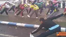 Citizen6, Lumajang: Antusiasme masyarakat Lumajang menyambut Car Free Day sekaligus memperingati Hari Kesehatan Sedunia tahun 2011 ini terlihat dari banyaknya warga yang datang di Alun-alun Kota Lumajang, Minggu (10/4).(Pengirim: Eko Yuli)