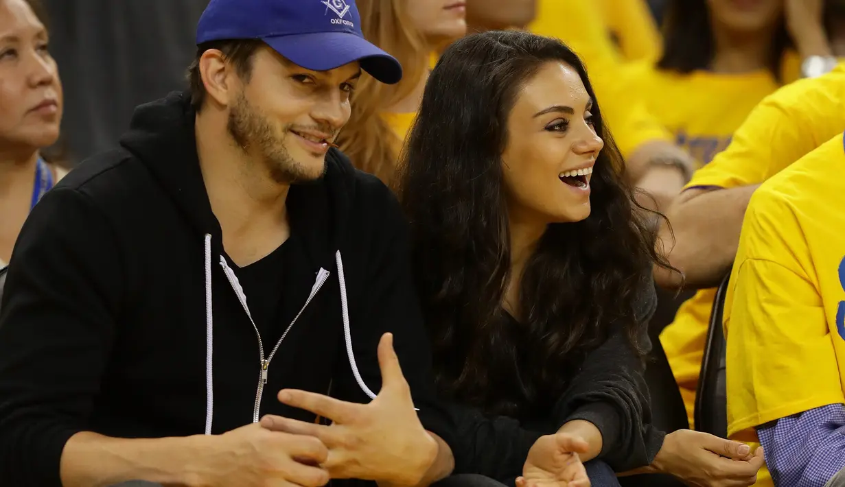 Kabar bahagia datang dari kedua pasangan selebriti Hollywood, Mila Kunis dan Ashton Kutcher. (AFP/Bintang.com)