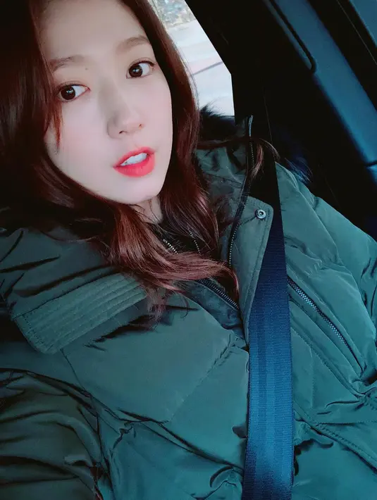 "Aku tak tahu tentang kebahagiaan, tapi aku bersyukur. Aku merasa bersyukur, tapi tidak tahu ukuran soal kebahagiaan. Aku tak bisa mejawab pertanyaan ini dengan mudah," ujarnya. (Foto: instagram.com/ssinz7)