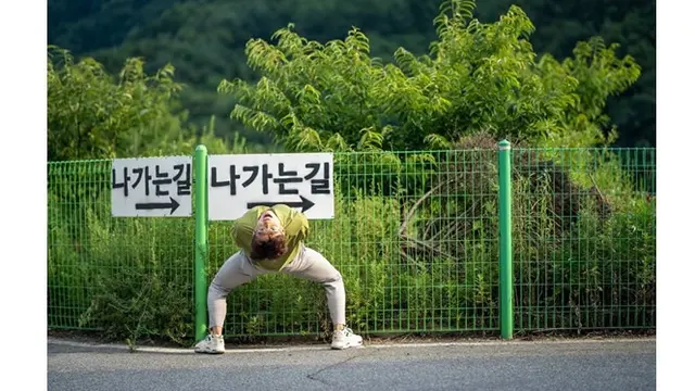 5 Gaya Kocak YouTuber Jang Hansol saat Traveling, Senang Menghibur