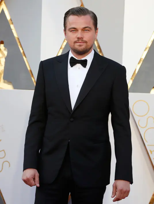 Aktor Leonardo DiCaprio saat menghadiri ajang penghargaan Piala Oscar 2016 di Hollywood, California, Minggu (28/2). Pria 41 tahun itu menjadi nominator Best Actor untuk aktingnya di film The Revenant. (REUTERS/Lucy Nicholson)