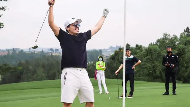 Verrell Bramasta dan Atta Halilintar Main Golf