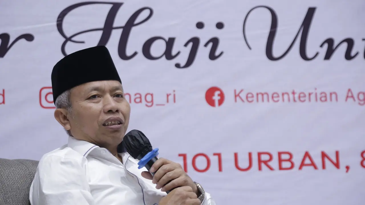 Sekretaris Jenderal Kemenag Nizar Ali saat membuka kegiatan Edukasi Media Center Haji (MCH) 2023, di Kebon Sirih, Jakarta Pusat, Senin malam (8/5/2023). (Foto: Liputan6.com/Nafiysul Qodar).
