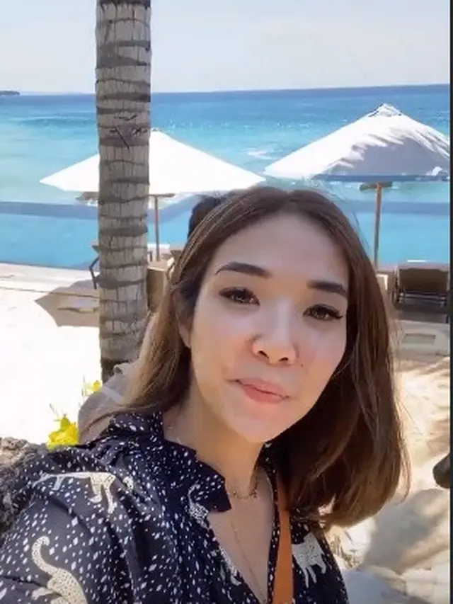 6 Momen Liburan Gisella Anastasia Bareng Teman Artis di Nihi Sumba