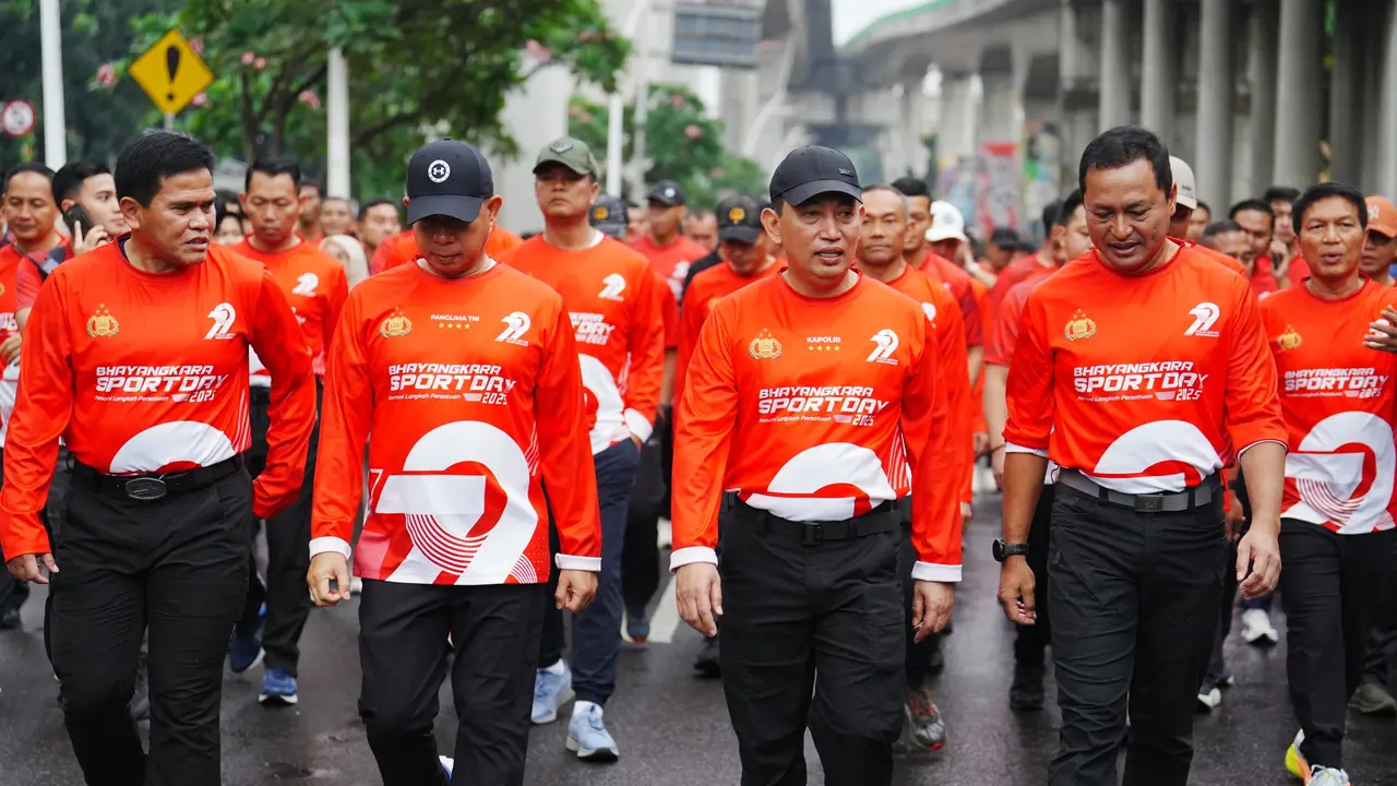 Kapolri Jenderal Listyo Sigit Prabowo menghadiri kegiatan Bhayangkara Sport Day di Lapangan Bhayangkara Polri, Jakarta Selatan, Sabtu (21/6/2025).