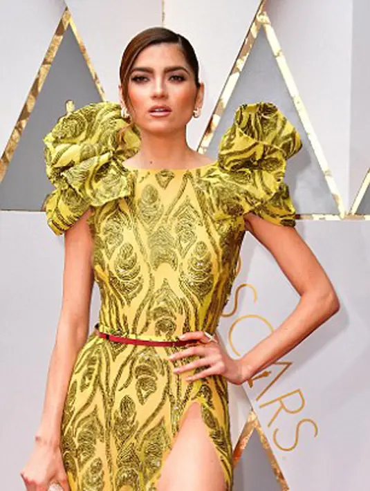 Melihat belahan yang begitu panjang pada dress yang dikenakan, tak heran jika bagian intim Blanca Blanco mudah terlihat. Namun ia mengakui tidak memiliki tujuan untuk mencari perhatian dengan cara itu. (doc.dailymail.com)