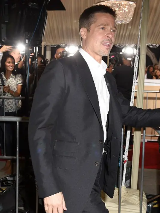 “Brad telah menemukan kedamaian ketika sukses dengan cat air dan cat minyaknya, termasuk dalam hal memahat,” tutur sumber yang dilansir Hollywoodlife (26/4). (AFP/Bintang.com)