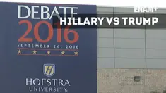 Polisi memperketat pengamanan di Hofstra University, Hempstead, jelang debat capres. Unjuk rasa hanya dibolehkan digelar di luar gedung. 