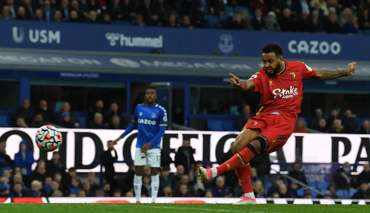 Joshua King yang hanya diberikan 11 kali bermain saat membela Everton kini sukses membalaskan dendam dan membuktikan diri sebagai pemain andalan Watford kepada anak asuh Rafael Benitez dalam drama tujuh gol laga tadi malam. (AFP/Paul Ellis)