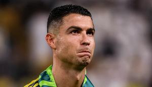 Cristiano Ronaldo merasa diperlakukan tidak adil oleh pemilik klub, PIF. Ia merasa Al-Nassr dianaktirikan dibanding klub raksasa lainnya seperti Al-Hilal. (AFP/Fayez Nureldine)