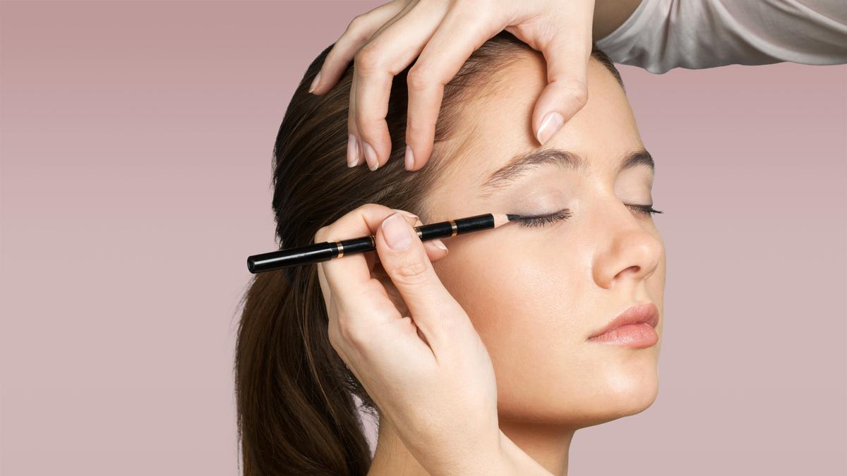 Beauty Review Mencoba Eyeliner Jepang yang Tahan Lama Sepanjang Hari