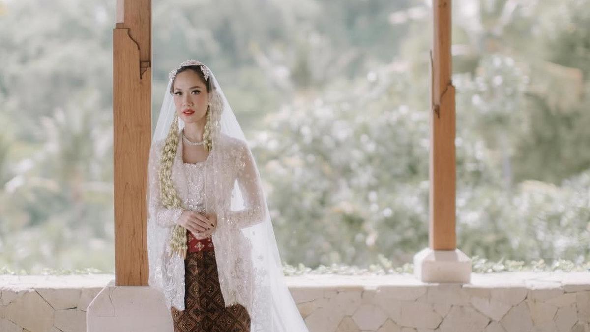 Model Kebaya Modern Pilihan BCL, Inspirasi Gaya Wanita Anggun dan Berkelas di Usia 40an