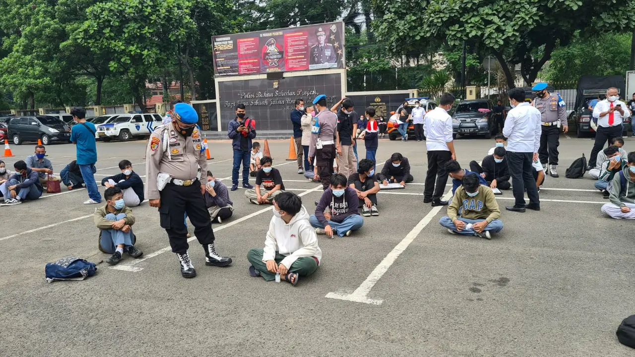 Puluhan pelajar diamankan saat hendak tawuran usai sekolah tatap muka