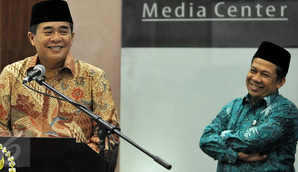Ketua DPR Ade Komarudin (kiri) dan Wakil Ketua DPR Fahri Hamzah menyampaikan hasil rapat Badan Musyawarah (Bamus) DPR di Jakarta, (27/1). Bamus DPR menyepakati pemangkasan kunjungan keluar negeri dan kunjungan kerja ke daerah. (Liputan6.com/JohanTallo)