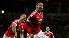 Pemain Manchester United, Chris Smailling merayakan gol yang dicetaknya ke gawang Wolfsburg pada laga Liga Champions di Stadion Old Trafford, Inggris, Kamis (1/10/2015). MU berhasil menang 2-1. (Action Images via Reuters/Lee Smith)