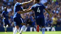 Alvaro Morata dan Cesc Fabregas mengantarkan Chelsea unggul dua gol atas Everton pada babak pertama. (doc. Chelsea FC)