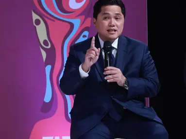 Surya Citra Media (SCM) yang berada di bawah naungan Emtek Group kembali terpilih sebagai official broadcaster ajang sepak bola terbesar di dunia. Setelah sebelumnya menjadi pemegang hak siar ajang Piala Dunia 2022 Qatar, kini SCM kembali dipercaya menyiarkan ajang sepak bola terbesar di dunia untuk kategori yunior, yaitu ajang Piala Dunia U-20 2023 di mana Indonesia bertindak selaku tuan rumah. Dalam konferensi pers yang digelar pada Selasa (28/2/2023) di SCTV Tower yang dihadiri oleh Managing Director Emtek Group, Sutanto Hartono, Direktur Programming SCM, Harsiwi Achmad serta Ketua Umum PSSI Erick Thohir dipastikan bahwa seluruh 52 pertandingan Piala Dunia U-20 akan disiarkan melalui media multi-flatform SCM, yaitu SCTV, Indosiar, Vidio, Moji, Mentari TV, Nex Parabola, dan Champions TV mulai 20 Mei hingga 11 Juni 2023. (Bola.com/M Iqbal Ichsan)