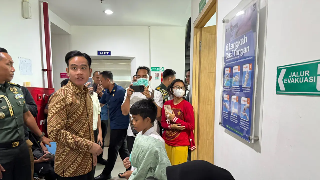 Wapres Gibran Rakabuming Raka meninjau Cek Kesehatan Gratis (CKG) di Puskesmas Kecamatan Taman Sari dan Puskesmas Kecamatan Tambora, Jakarta Barat, Senin (10/3/2025).