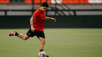Penyerang sayap baru Bali United Diego Campos saat menjalani official training jelang pertandingan menghadapi Semen padang di Stadion Kapten I Wayan Dipta pada Jumat pagi (23/1/2026). (Bola.com/Alit Binawan)