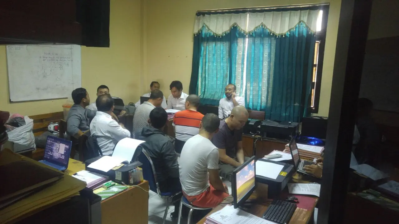 Warga Tiongkok di Insiden Lompat Pagar Juga Korban Penipuan?