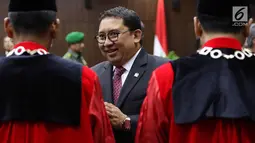 Wakil Ketua DPR Fadli Zon menghadiri acara pengucapan sumpah jabatan Ketua dan Wakil Ketua MK Anwar Usman dan Aswanto, Jakarta, Senin (2/4). Anwar dan Aswanto menjadi Ketua dan Wakil Ketua MK periode 2018-2020. (Liputan6.com/Immanuel Antonius)