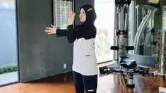 Natasha Rizky selalu memperhatikan kesehatan dengan rajin berolahraga. Sebelum berolahraga, Natasha Rizky tak lupa untuk pemanasan terlebih dahulu dengan stretching. Gaya istri Desta saat olahraga ini mencuri perhatian. (Liputan6.com/IG/@natasharizkynew)