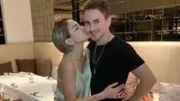 4 Momen Nikita Mirzani Foto Bareng Publik Figur Dunia, Seru Banget