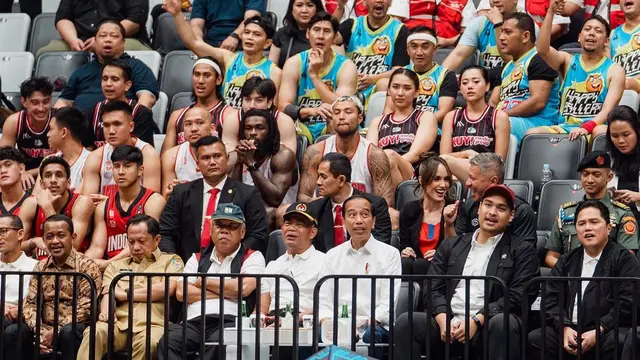 Cinta Laura dan Gading Marten bertemu Presiden Jokowi di peresmian Indonesian Arena (Foto: Instagram claurakiehl)