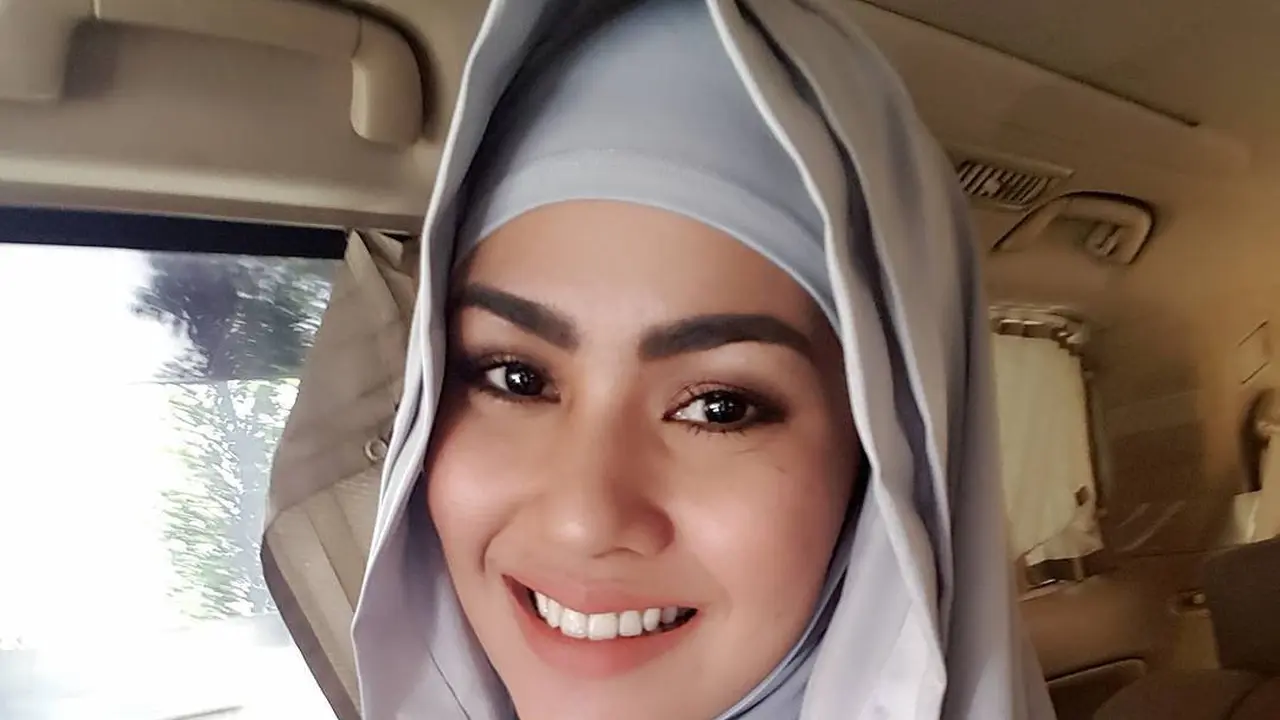 [Bintang] Makin Cantik, Ini 8 Potret Kartika Putri Setelah Berhijab