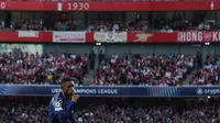 Penyerang Paris Saint-Germain (PSG) asal Prancis, Ousmane Dembele melakukan selebrasi setelah mencetak gol pertama bagi timnya saat pertandingan leg pertama semifinal Liga Champions 2024/2025 melawan Arsenal di Stadion Emirates, London Utara, 29 April 2025 waktu setempat atau Rabu 30 April 2025 WIB dini hari. (Adrian Dennis/AFP)