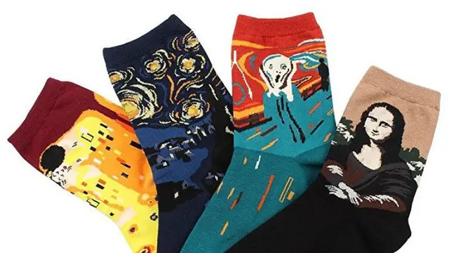 Nggak Cuma Hitam Putih, Motif Kaus Kaki Ini Bikin Gemas Maksimal!