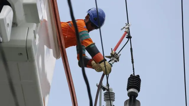 PT PLN (Persero) berkomitmen meningkatkan legalitas pemanfaatan energi baru terbarukan (EBT) melalui penyediaan Renewable Energy Certificate (REC).