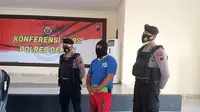 Pelatih bola voli di Demak, Jawa Tengah ditangkap lantaran diduga mencabuli dan menyetubuhi belasan muridnya. (Foto: Liputan6.com/Kusfitria M)