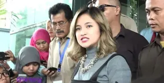 Marshanda masih berdiskusi dengan keluarga besar papanya mengenai tempat tinggal dan pekerjaan untuk papanya kedepan. Saat ini, Marshanda masih memberikan perawatan kesehatan untuk sang Papa yang sedang kurang sehat.