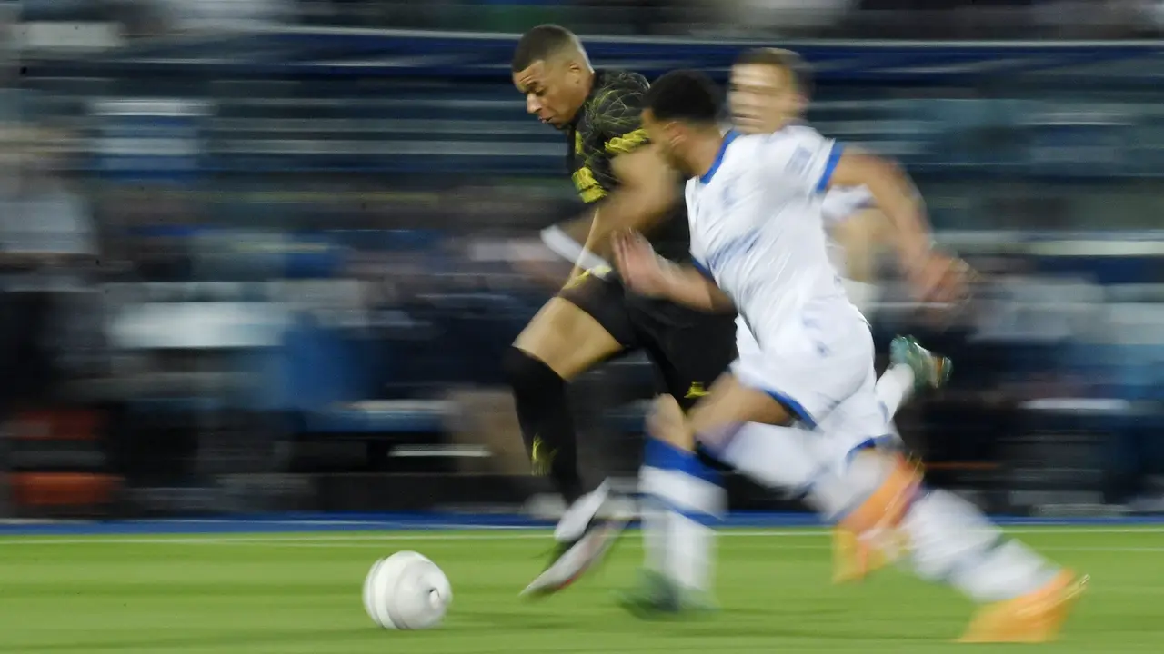 Foto: Aksi Kylian Mbappe Cetak Brace Apik Dalam Waktu 8 Menit, PSG Jinakkan Auxerre di Liga Prancis