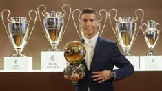 Real Madrid ditinggalkan Cristiano Ronaldo pada akhir musim 2017/2018 usai 9 musim yang menakjubkan. CR-7 mampu mencetak 450 gol dari total 438 laga dengan koleksi 15 trofi juara. Lima pemain berikut didatangkan, namun belum satu pun sosok yang setara dengannya. (AFP/l'equipe/Franck Seguin)