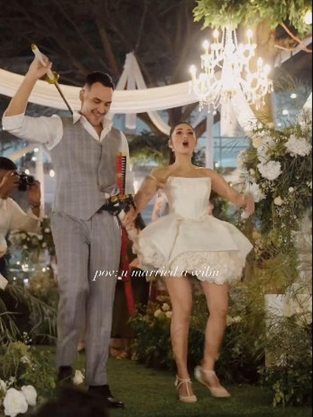 7 Momen Debi Sagita dan Marco Ivanos Cover Dance Lagu One Piece di Pesta Pernikahannya