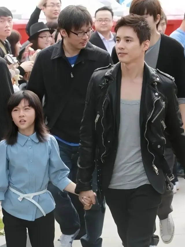 Won Bin dan Kim Sae Ron di Film The Man From Nowhere. (credit:instagram.com/won__bin)