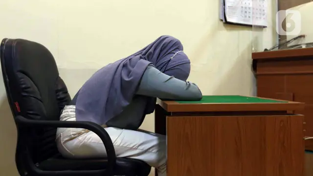 Ekspresi Kesedihan Nathalie Holscher di Sidang Perdana Perceraian dengan Sule