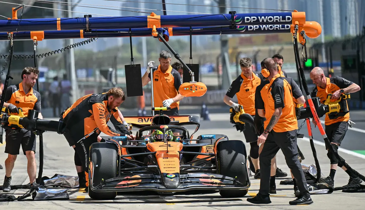 Sprint Race pertama di musim 2025 diketahui akan berlangsung selama 19 lap saja. (HECTOR RETAMAL/AFP)
