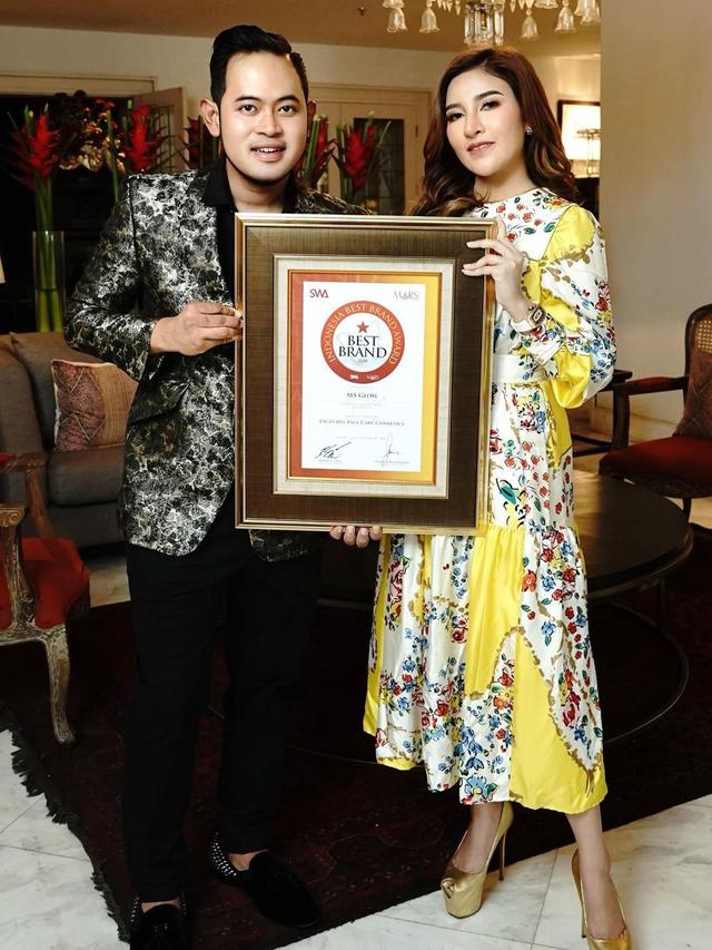 7 Potret Crazy Rich Malang Gilang Widya Pramana dan Istri, Selalu Harmonis