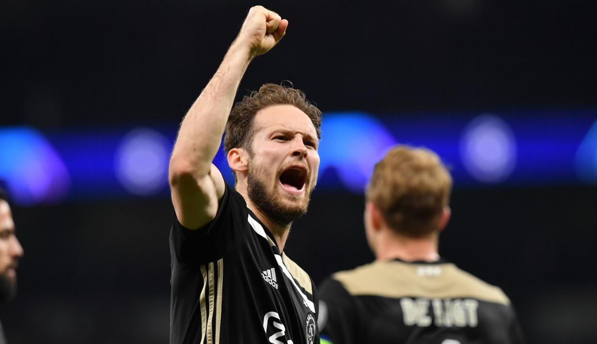 Selebrasi kemenangan Daley Blind pada leg 1, Semifinal Liga Champions yang berlangsung di Stadion Tottenham Hotspur, London, Rabu (1/5). Ajax menang 1-0 atas Tottenham Hotspur. (AFP/Emmanuel Dunand)