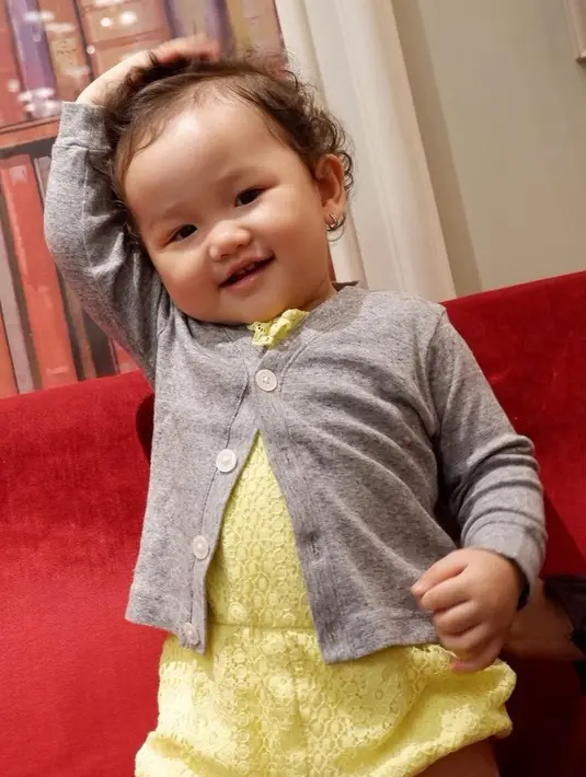 Putri bungsu Ussy Sulistyawati dan Andhika diberi nama Sheva Elmira Lorrenia. (Foto: instagram.com/ussypratama)