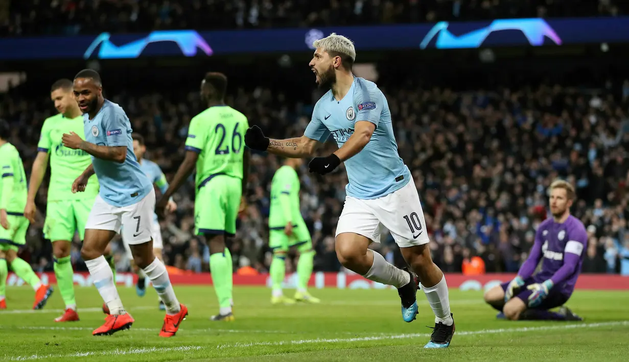 Selebrasi striker Manchester City Sergio Aguero usai usai mencetak gol ke gawang Schalke dalam leg kedua babak 16 besar Liga Champions di Etihad Stadium, Manchester, Selasa (12/3). City membantai Schalke 7-0. (Martin Rickett/PA via AP)