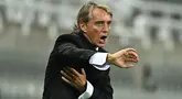 Terobosan besar diambil oleh beberapa timnas sepak bola di Asia pada awal tahun 2023 ini dengan merekrut pelatih-pelatih top yang sebelumnya berpengalaman membesut klub-klub top Eropa untuk menangani Tim Nasional (Timnas) sepak bola mereka. Tentu saja langkah ini diambil sebagai jalan instan untuk membangun Timnas yang lebih kuat berbekal pengalaman sang pelatih saat menangani klub-klub top Eropa. Berikut daftar 5 pelatih yang dipercaya membesut Timnas negara Asia berbekal pengalamannya menukangi beberapa klub top Eropa. (AFP/Oli Scarff)