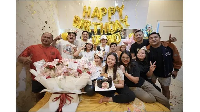 6 Potret Kesedihan Happy Asmara Tahu Timnya Alami Kecelakaan, Mobil Rusak Parah