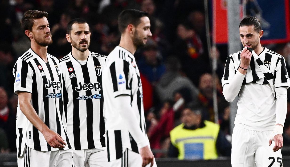 <p>Juventus secara mengejutkan takluk dari tim peringkat ke-19 Genoa pada giornata ke-36 Serie A di Stadion Luigi Ferraris, Sabtu (7/5/2022). Skuad Nyonya Tua dipermalukan Genoa dengan skor 1-2. (AFP/Marco Bertorello)</p>