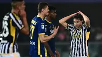 Momen pemain Juventus, Federico Chiesa kecewa timnya gagal menang melawan Hellas Verona di ajang Liga Italia. (MARCO BERTORELLO / AFP)